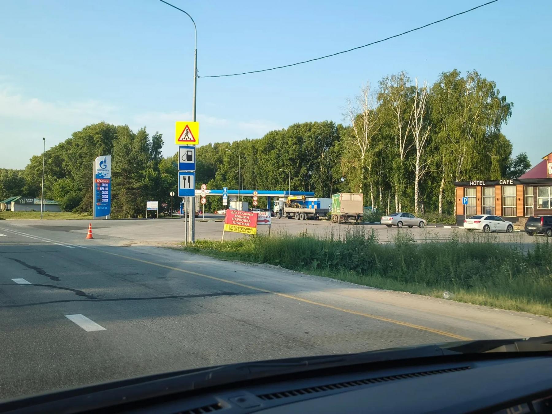 Фото «До 130 рублей за литр». Радиоведущий из Новосибирска Иван Козырев показал, что творится на трассе до Алтая в разгар топливного коллапса 8 - Сиб.ФМ Фото «До 130 рублей за литр». Радиоведущий из Новосибирска Иван Козырев показал, что творится на трассе до Алтая в разгар топливного коллапса 8